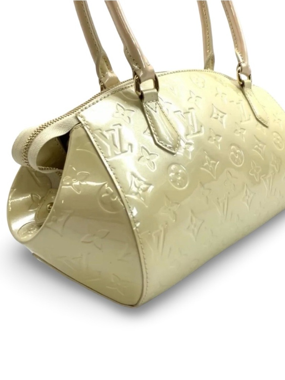 Louis Vuitton Cream Monogram Vernis Alma Handbag - Picture 4 of 15
